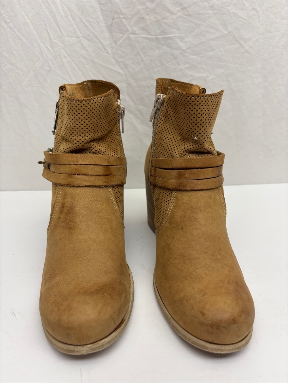 Carlo Cecchini Women's Tan Suede Ankle Boot with Perforated Shaft, SZ 38 box 46
